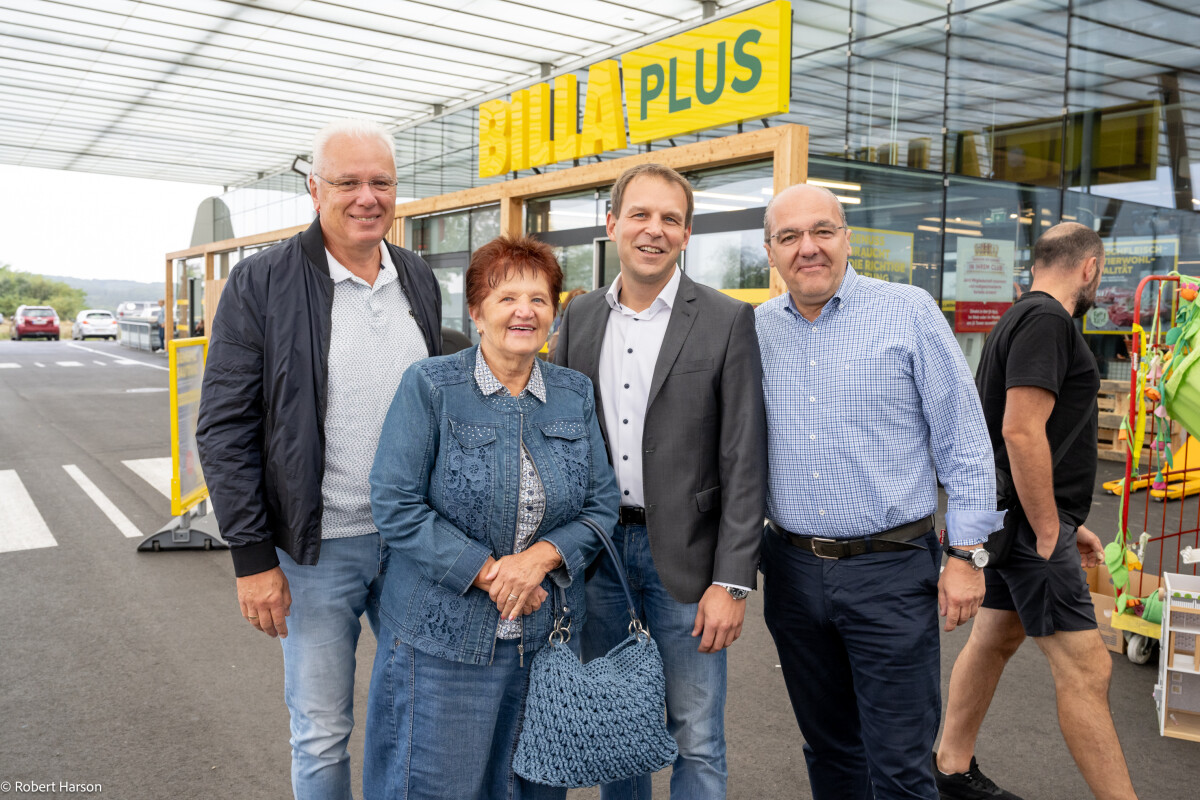 BILLA Vertriebsdirektor Eric Scharnitz (3.v.l.) zeigte sich begeistert über die gelungene Veranstaltung.
