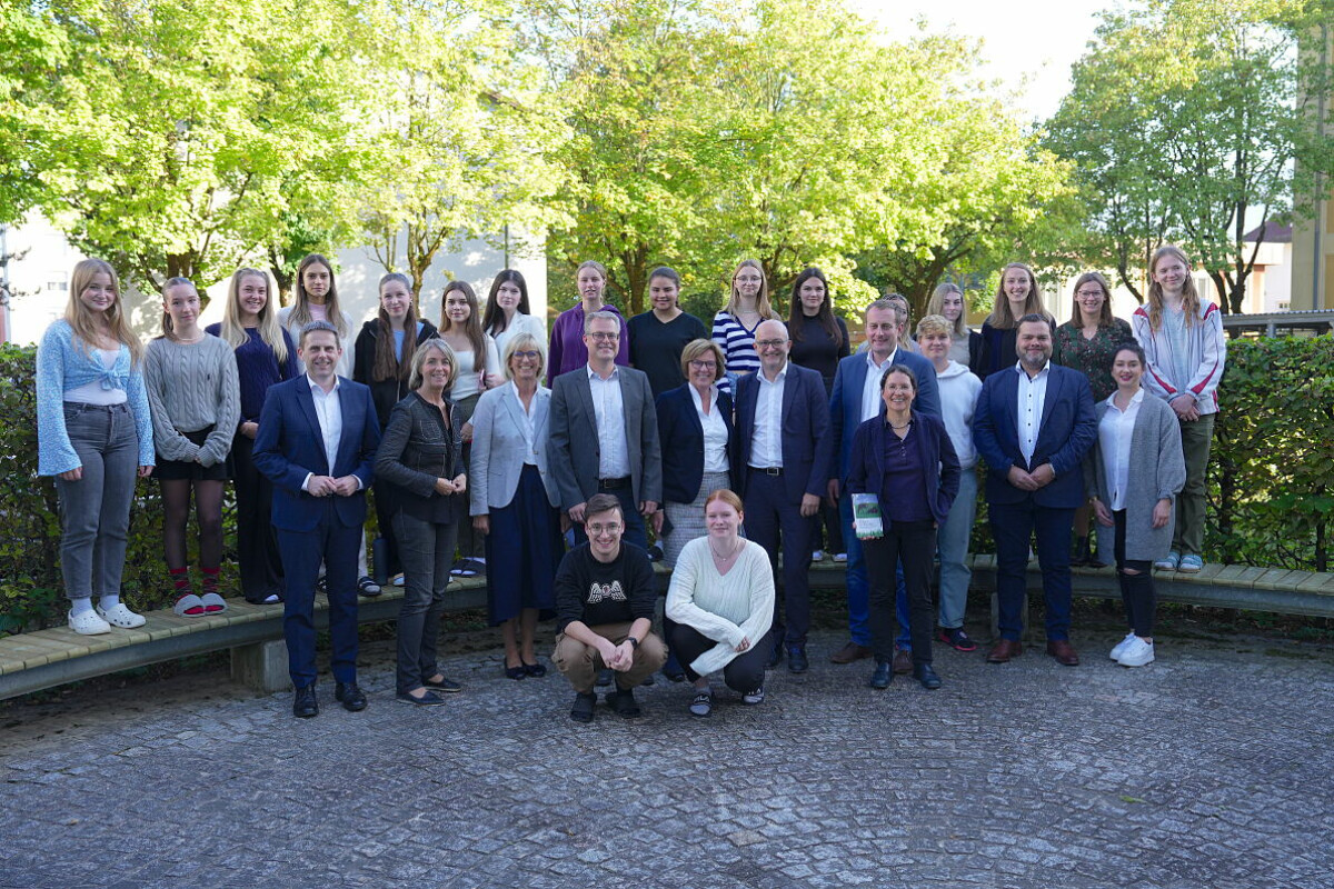 BILLA lud am 12. Oktober im Rahmen der neuen Veranstaltungsreihe „BILLA im Dialog“ Experten zum offenen Meinungsaustausch an der CHS Villach ein.