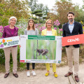 v.l.n.r.: Tanja Dietrich-Hübner (Vorstandsvorsitzende BILLA Stiftung Blühendes Österreich & Leiterin Nachhaltigkeit REWE International), Carina Hiebner (Sonderpreis Blühendes Österreich), Landeshauptfrau Johanna Mikl-Leitner, Michael Pollaschak (CEWE)