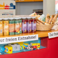 Neben einer großen Anzahl an gratis Stickern beschenkte BILLA die Kinder vor Ort mit 500 Spürnasenbeuteln und stellte kostenlos Obst, Nüsse und Säfte zur Verfügung.