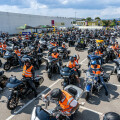 BILLA freute sich über den Besuch im Rahmen der Harley-Davidson Charity-Tour bei seinem BILLA PLUS Markt in der Marktgasse 2 im niederösterreichischen Wiener Neustadt und empfing über 200 Biker:innen.