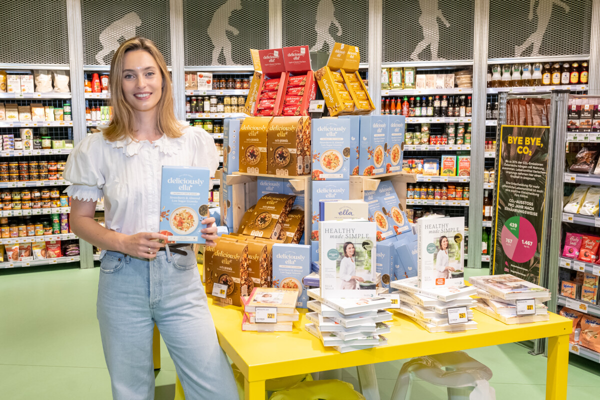 Ella Mills (britische Bestsellerautorin und Gründerin von „Deliciously Ella“) begrüßte plant-based Fans im Wiener BILLA PFLANZILLA zum Meet-and-Greet und zur Verkostung von Deliciously Ella Produkten.