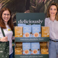 Barbara Boeschen (BILLA PFLANZILLA Marktmanagerin) und Ella Mills (britische Bestsellerautorin und Gründerin von „Deliciously Ella“) beim Meet-and-Greet und Verkostung im BILLA PFLANZILLA.