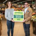 Susanne Winter, stellvertretende Geschäftsführerin bei Greenpeace in Österreich, und Marcel Haraszti, Vorstand der REWE International AG.