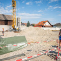 Robert Nagele (BILLA Vorstand) mit Georg Dienstl (Polier bei Handler) auf BILLAs „grünster“ Baustelle.