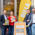 Hamed Mohseni (BILLA Vertriebsdirektor in Wien), Birgit Kollek (Leitung WIENXTRA-Kinderinfo), Alexander Poropatits-Anderl (BILLA Vertriebsleiter), Vucko Schüchner (Geschäftsführer WIENXTRA-Kinderinfo) freuten sich über das große Interesse an der Sticker-Tauschbörse in der WIENXTRA-Kinderinfo im MuseumsQuartier in Wien.