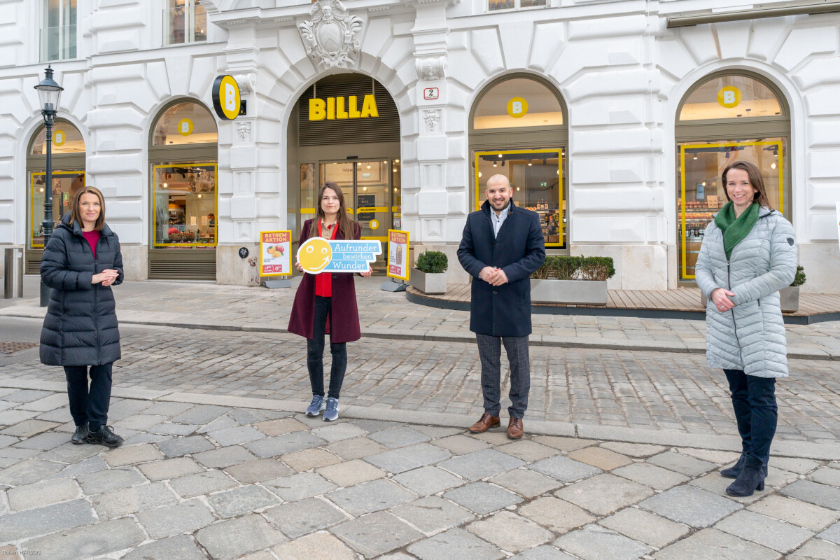 v.l.: KRONE Ombudsfrau Barbara Stöckl, BILLA Mitarbeiterin Jana Shashkova, BILLA Vertriebsdirektor Hamed Mohseni, CARITAS ÖSTERREICH Generalsekretärin Anna Parr.