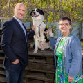 PENNY Geschäftsführer Ralf Teschmit und Madeleine Petrovic, Vereinspräsidentin von Tierschutz Austria, freuen sich, einen wichtigen Beitrag für die Gesundheit von Mensch und Tier zu leisten.