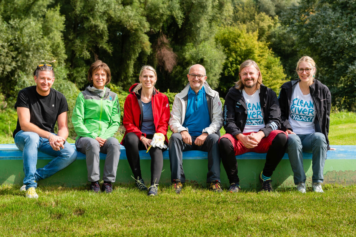 v.l.: Oliver Hausner (Umweltstadtrat Stadtgemeinde Fischamend), Ursula Grabner (Nationalpark Donau-Auen), Klaudia Atzmüller und Andreas Steidl (GF Ja! Natürlich), Stephan Horch und Franziska Braunschädel (Clean River Project)