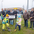 v.l.: Matthias Rode (GF Naturpark Südsteiermark), Peter Merhar (BILLA), Manfred Pitters (Vertriebsmanager), Ines Lemberger (Blühendes Österreich), Peter Gschiel (Vertriebsdirektor), Reinhold Höflechner (Bgm. Strass und Obmann Naturpark Südsteiermark), Wolfgang Neubauer (Bgm. St. Georgen an der Stiefing), Dietmar Schweiggl (Vizebgm. St. Georgen an der Stiefing) und Kinder des Kindergartens St. Georgen an der Stiefing