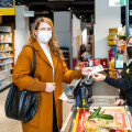 „Zwei Drittel unserer Kundschaft aber auch unserer Mitarbeitenden sind weiblich, in unseren Märkten haben wir täglich hunderttausende Kontaktpunkte zu Frauen, die bei uns einkaufen oder arbeiten“, so Elke Wilgmann, BILLA Vorständin.