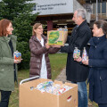 Dank der tatkräftigen Unterstützung der Kund:innen kommen rund 1.000 Sackerl den Kindern des St. Anna Kinderspitals, der Universitätsklinik für Kinder- und Jugendheilkunde, der Volkshilfe Wien und Connection People der Asylkoordination Österreich zugute.