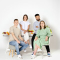 v.l.: Richard Strebinger, Profi-Fußballer, Jelena Maier, Influencerin, Adi Raihmann und Simone Raihmann, Gastronom:innen, zählen zum hochkarätigen BILLA Good Food Board und liefern Tipps und Tricks rund um pflanzenbasierte Ernährung.