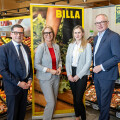 (v.l.n.r.): Marcel Haraszti, Vorstand der Rewe International AG, Natascha Matousek, Bürgermeisterin in Oberwaltersdorf, Snjezana Zecevic, BILLA Marktmanagerin, und Dr. Stephan Pernkopf, Landeshauptfrau-Stellvertreter in Niederösterreich, im modernisierten „grünen“ BILLA Markt in Oberwaltersdorf.