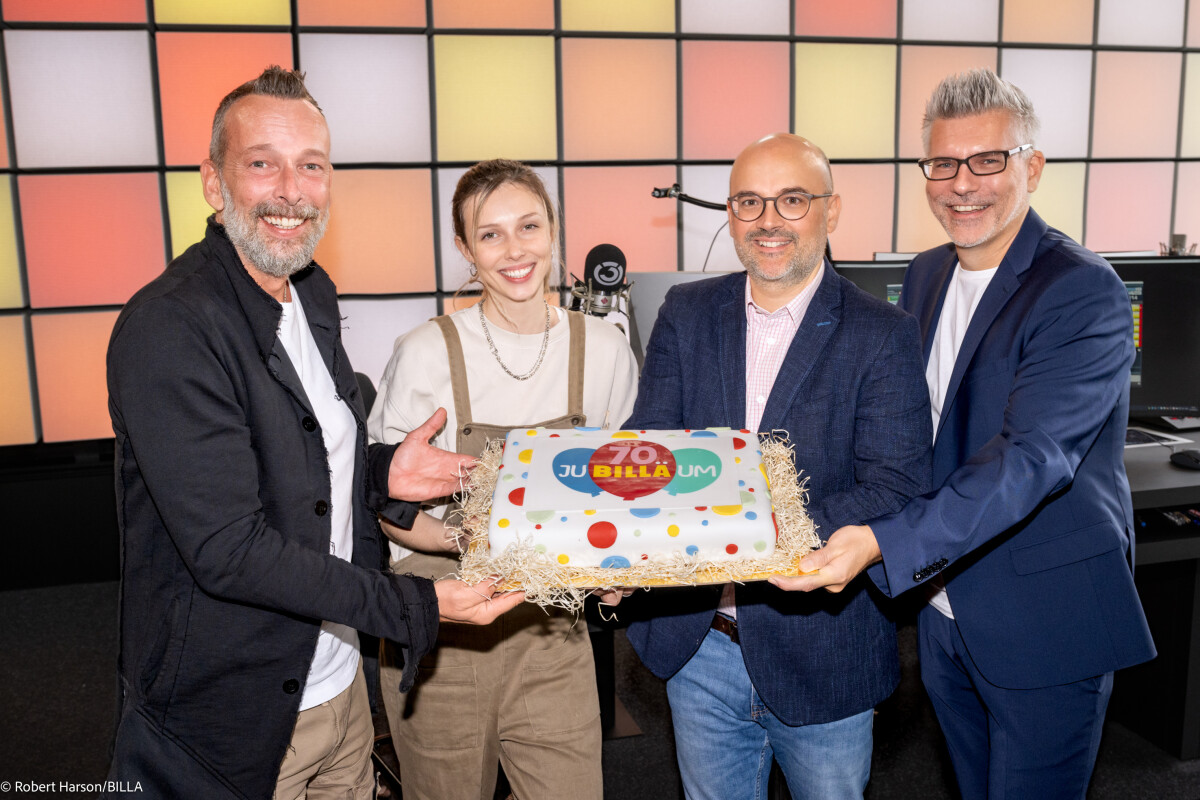v.l.n.r.: Robert Kratky (Ö3-Moderator), Daniela Schmidt (Ö3-Moderatorin), Michael Paterno (BILLA Vorstand) und Michael Pauser (Senderchef Ö3) freuen sich über das 70 Jahre JuBILLÄum.