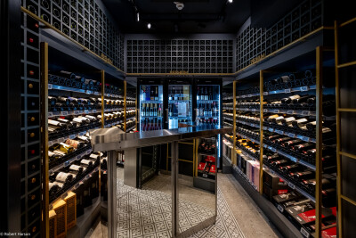 A special highlight of the new BILLA Corso in Linz will be the large wine and spirits department, where you will find wines from renowned Austrian and international winegrowers and growing regions.