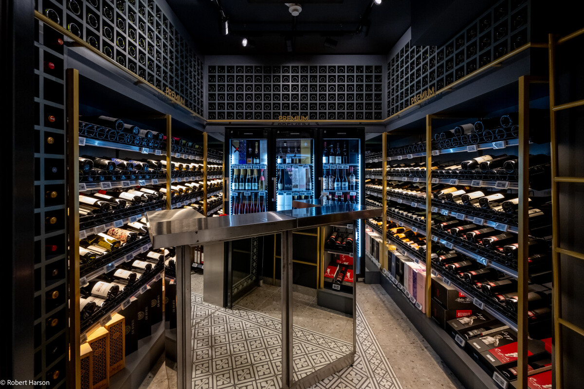 A special highlight of the new BILLA Corso in Linz will be the large wine and spirits department, where you will find wines from renowned Austrian and international winegrowers and growing regions.