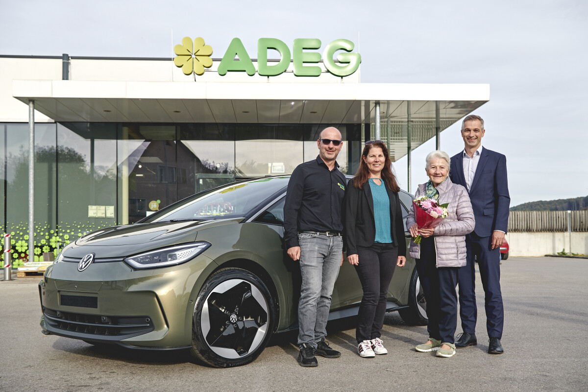 From left to right: Andreas Neuwirth (ADEG), Martina Neuwirth (ADEG), Adelheid Hochfilzer and Jürgen Öllinger (REWE).