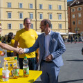 During the official stopover in the Tyrolean capital, Provincial Councilor Mario Gerber visited the BILLA apprentice truck.