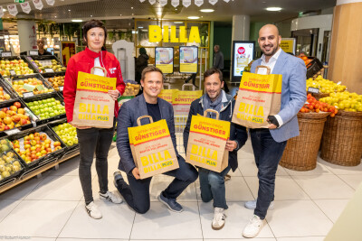 (f.l.t.r.): Elisabeth Pichler (Head of Gruft), Alexander Poropatits-Anderl (BILLA Sales Manager), Klaus Schwertner (Caritas Director) and Hamed Mohseni (BILLA Sales Director in Vienna) with the Gruft bags, which are available in 100 BILLA and BILLA PLUS stores in Vienna.