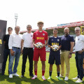 From left to right: Niklas Belihart (Managing Director Admira Wacker), Eric Scharnitz (BILLA Sales Director), Christian Tschida (President Admira Wacker), prospective players Christopher Olsa and Dion Nela, Harald Mießner (BILLA Board Member) and Peter Stöger (Sports Director Admira Wacker) are delighted about the new partnership.