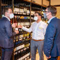 From left: Eric Scharnitz (BILLA Head of Sales), Rafael Giraldo-Salcedo (BILLA Corso Store Manager) and Jürgen Marker (BILLA Sales Manager) are enthusiastic about the exclusive assortment.