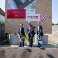 Robert Nagele (BILLA Board Member), Ernst Nevrivy (District Head of Vienna's 22nd district Donaustadt) and Eric Scharnitz (BILLA Sales Director) broke ground for Austria's 