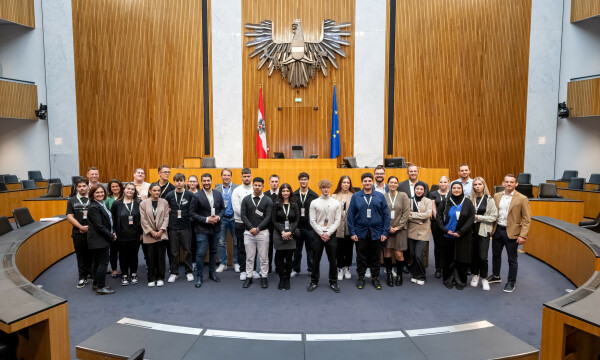 BILLA apprentices in the plenary hall