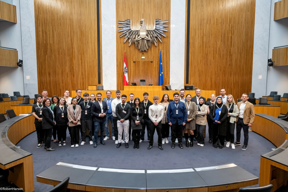 BILLA apprentices in the plenary hall