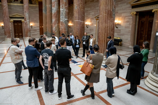 BILLA apprentices in the pillar hall - deepening the understanding of democratic processes