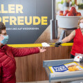 BILLA, MERKUR and PENNY are providing customers with free FFP2 masks from Austria.