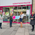 From left: KRONE Ombudswoman Barbara Stöckl, BIPA Head of Sales Bettina Fellner, BIPA employee Eyvazi Garineh, CARITAS ÖSTERREICH Secretary General Anna Parr.