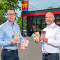 From left: PENNY CEOs Mario Märzinger and Ralf Teschmit with the new private label 