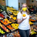 In all areas of the store, young trainees like Pia Mantler ensure that customers are offered the usual selection of freshness and quality.