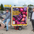 From left: Felix Köndgen (BILLA e-bike supplier) and Patrick Rottensteiner (BILLA Digital Logistics Manager & Project Manager) with the e-bike that will be used for deliveries in Salzburg.