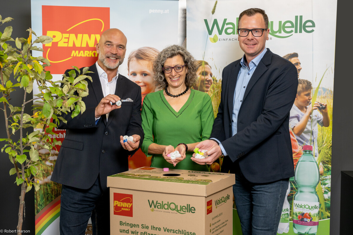 From left: PENNY Managing Director Ralf Teschmit, Waldquelle Mineralwasser Managing Director Monika Fiala and PENNY Managing Director Mario Märzinger.