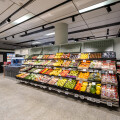 Die Obst- und Gemüseabteilung im neuen BILLA Corso am Flughafen Wien.