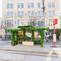 Wiener Straßenbahnstation in der Siebensterngasse „pflanzt“ wartende Personen mithilfe von Augmented Reality.