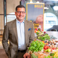 „Wir machen als erster Lebensmittelhändler Lokalität und Regionalität in unseren BILLA und BILLA PLUS Märkten sichtbar und vor allem nachvollziehbar.“ Marcel Haraszti, BILLA-Vorsitzender