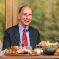 Univ. Prof. Dr. Peter Filzmaier moderierte das erste BILLA Tischgespräch.