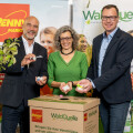 v.l.: PENNY Geschäftsführer Ralf Teschmit, Waldquelle Mineralwasser Geschäftsführerin Monika Fiala und PENNY Geschäftsführer Mario Märzinger.