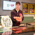 Ab 12. Oktober ist in allen BILLA und BILLA PLUS Märkten in Wien, Niederösterreich, Oberösterreich und dem Burgenland mit Bedientheken ausschließlich Frischfleisch und Huhn von Ja! Natürlich oder „Fair zum Tier“ erhältlich.