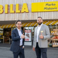 v.l.: Brian Beck (BILLA Vorstand Großhandel und Kaufleute) und Marko Miskovic (BILLA Kaufmann Gloggnitz) vor dem feierlich eröffneten Markt.