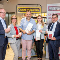 (from left to right): Dr. Stephan Pernkopf, Deputy Governor of Lower Austria, Natascha Matousek, Mayor of Oberwaltersdorf, Oliver Kanzi, owner and managing director of Kanzi Kaffee, Snjezana Zecevic, BILLA store manager, and Marcel Haraszti, CEO of Rewe International AG, with Kanzi Kaffee from the neighboring town of Trumau.
