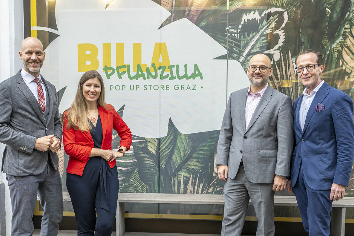 BILLA feiert die Eröffnung von BILLA PFLANZILLA in Graz, am Eröffnungstag dabei waren (v.l.n.r.) Peter Gschiel, BILLA Vertriebsdirektor in der Steiermark, Verena Wiederkehr, BILLA Head of Plant-Based Business Development, Michael Paterno, BILLA Vorstand Ressort Consumer & Insights sowie Robert Nagele, BILLA Vorstand Ressort Immobilien