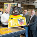 (from left to right): Harald Mießner (BILLA Board Member for Sales), mascot Ferdl, Michael Paterno (BILLA Board Member for Consumer) and Sport Austria President Hans Niessl are looking forward to the big raffle ticket collection as part of the campaign.