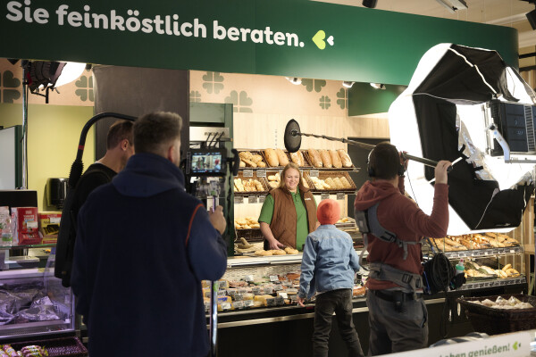 The leading role in the TV commercial for the sticker campaign was played by ADEG saleswoman Daniela Kern from the market town of Krummnußbaum (Melk district, Lower Austria).