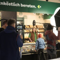 Die Hauptrolle in dem TV-Spot zur Sticker-Kampagne übernahm ADEG Kauffrau Daniela Kern aus der Marktgemeinde Krummnußbaum (Bezirk Melk, NÖ).