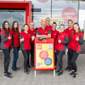 The PENNY management team in front of the store in Groß Enzersdorf