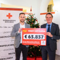 Kai Pataky (PENNY Austria Managing Director) and Michael Opriesnig (Secretary General of the ÖRK) at the presentation of the check